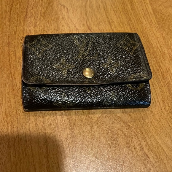 Louis Vuitton 5 Key Holder - Picture 1 of 10